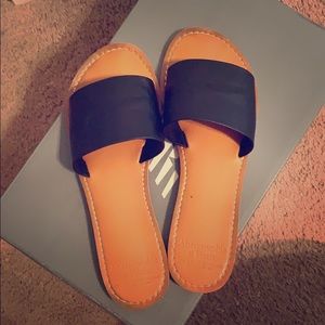 Abercrombie slides. Price firm